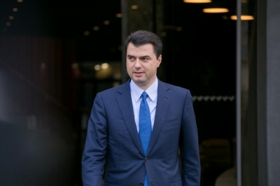 Reforma zgjedhore/ Basha pret ambasadorët në selinë blu