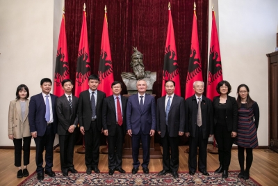Presidenti Meta dekoron me titullin “Naim Frashëri” dy personalitete të shquara kineze