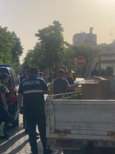 I ka kapur tmerri, policia bllokon flamujt e PD