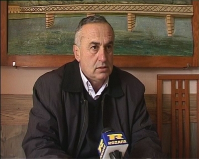 Ish-kryetari i PS zbulon 'kuçkat' që rrinë te kryeministria dhe bashkia