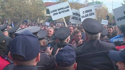 Dëbimi i banorëve të Unazës së Re, PD thirrje qeverisë: Mos provoko dhunën, nis dialogun!