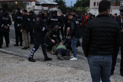 Njerëz që u bie të fikët, britma dhe kaos/ Pamjet dramatike të dhunës policore në Astir