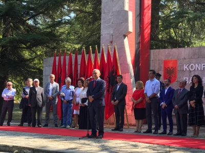 Presidenti në Pezë: Të lemë interesat afatshkurtëra dhe të bashkohemi për Kombin