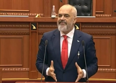 Halldupi në 'parlamentin e ëndrrave'