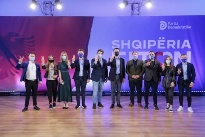 Basha takim me të rinjtë: Rinia shqiptare është zemra e projektit tonë për të sjellë ndryshimin dhe shpresën