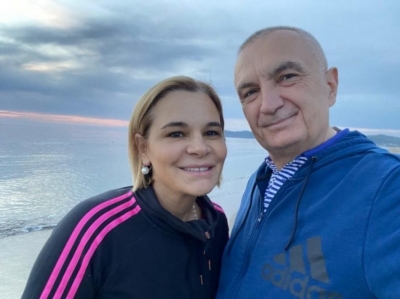 Meta poston foton me Kryemadhin nga bregdeti: Me SuperMonën, gati për të festuar ditëlindjen e Besarit!