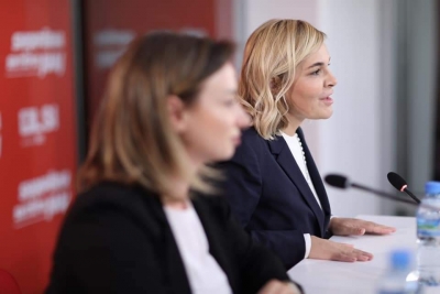 Kryemadhi me gratë e LSI në Durrës: Politika shqiptare s’ka pasur asnjë plan për këtë qytet, më 25 prill të votojmë kundër Ramës