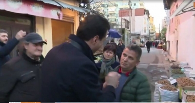 Lulzim Basha takime me qytetarët në Tiranë