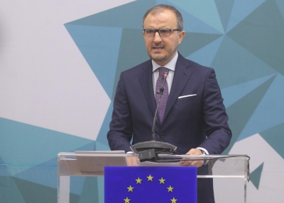 Ambasadori Soreca sqaron: "“50 mln eurot për COVID-19 janë grante, jo kredi”. Paratë që janë dhënë për rindërtimin nuk do të preken...