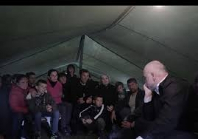 VIDEO/ Rama tallet me familjet e prekura nga tërmeti, premton edhe nuse për djemtë