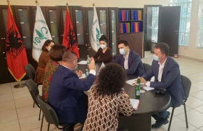 Farmacistët ngrenë shqetësime te Basha: S’kemi protokoll antiCovid. Ilaçet më shumë në treg të zi, shteti duhet t’i rimbursonte!