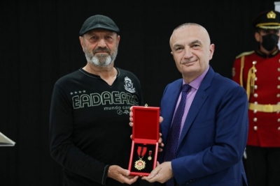 Presidenti Meta vlerëson me titullin “Mjeshtër i madh” futbollistin e njohur: Shembull frymëzimi dhe model suksesi, që duhet ndjekur nga brezat e rinj