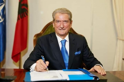 Berisha/Narkoshteti eshte shtet i falimentuar! Nuk paguan dot pensionet!