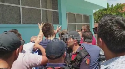 Përfaqësues të PD dhe policia përplasen për KZAZ në Shkodër