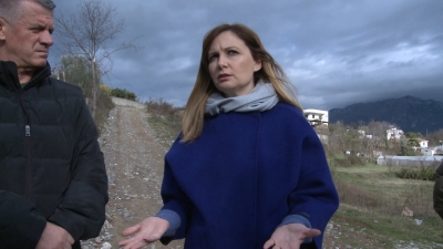 Mungesë në infrastrukturë/ Tabaku takim me banorët e zonës së Zall Herit: Ata nuk dinë të bëjnë as shkolla