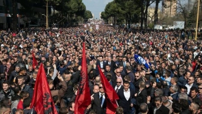 Protesta/ LSI mijëra simpatizantë në shesh (foto)