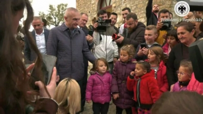 Meta përkrah Bebe Rexhës në Ishëm