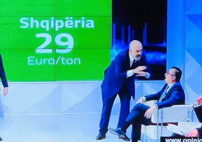 Rama nuk përmbahet, në mungesë të argumenteve ngrihet dhe kërcënon gazetarët në studio