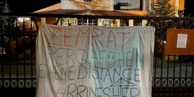 Presidenti Meta publikon foton e veçantë nga Katedralja e Rrëshenit: “Zemrat përqafohen edhe në distancë, rri në shtëpi!”