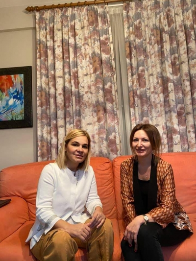 U kthye nga Italia pas shumë vitesh, Kryemadhi prezanton pedagogen e ekonomisë: Mirë se erdhe në LSI! Shqipëria ka nevojë për profesionistë të rinj