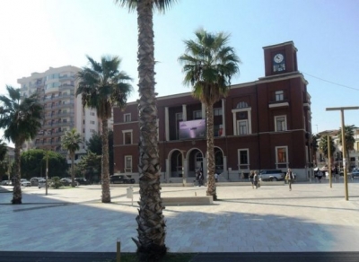 Zhvillohet mbledhja e këshillit bashkiak, Emirjana Sako zgjidhet kryetare e Bashkisë së Durrësit