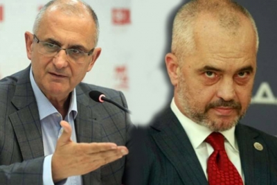 Sulmet e Ramës ndaj pedagogëve, Vasili: Shkollëpaku urren dijen, ashtu si pisanjosi sapunin!