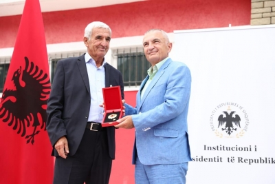 Malet dhe këngët e kanë shpëtuar kombin tonë!”, Meta në Skrapar dekoron dy këngëtarët e njohur të polifonisë