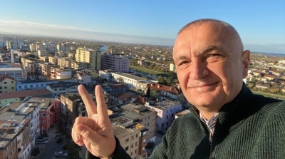 Presidenti Meta uron mirëmëngjes nga Lezha e Beslidhjes së Skënderbeut