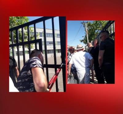 Policia dhe militantë të PS shkatërrojnë dyert e shkollave(foto)