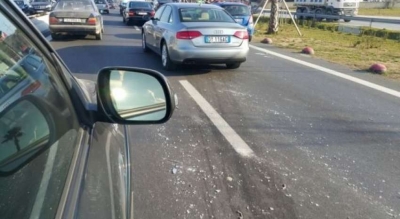 Aksident në autostradën Tiranë-Durrës, përfshihen tre mjete