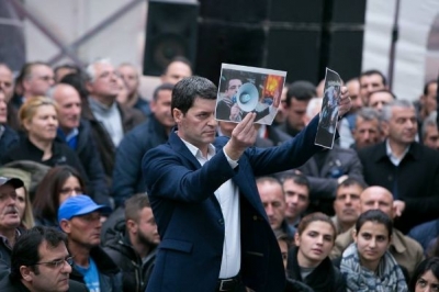 Ish-policët e shkarkuar në 2013 sot në protestë për largimin e Fatmir Xhafajt