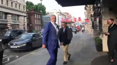 “O Mashtrues”, “Albanian Mafia”/ Shtanget Edi Rama në Londër