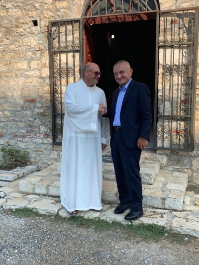 Presidenti Meta nis ditën me meshën për Nënë Terezën