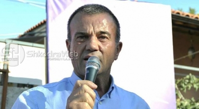 Djali i deputetit të PS dhunon qytetarin dhe i thyen xhamin e makinës, policia e mbron….