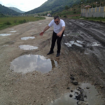 Taulant Balla, dëgjesa me administratën në Librazhd, banoret si ka në laps qeveria e krimit!