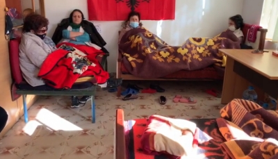 “Mos na detyroni të sjellim edhe fëmijët këtu”, naftëtaret e Ballshit në ditën e 10 të grevës: Po na vret heshtja e Ramës, që këtu dalim të vdekura!