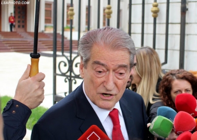 E mendon largimin nga Shqipëria? Ja si përgjigjet Berisha. Ish-kryeministri tregon nëse do paraqitet në SPAK dhe komenton rastin “Gruevski”