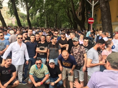 Pushteti provokon protestën, Meta: Mos bini pre e talebanëve