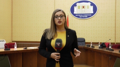 Gazetarja e njohur Konomi denononcon debimin e mediave nga Kuvendi