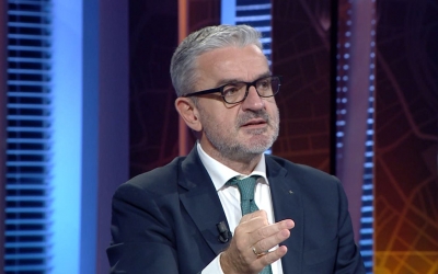 Analiza/“Rilindja nuk taton atë që fiton më shumë, por atë që punon më shumë. Kjo politikë ka nxitur ‘largimin e trurit’ nga Shqipëria”