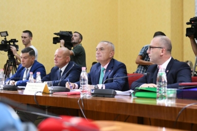 Kundërpërgjigjet “asgjesuese” të Metës ndaj pyetjeve provokuese të Vasilika Hysit