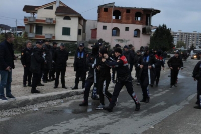 Dhuna policore në unazë të re/ 7 protestues në spital, 1 rëndë