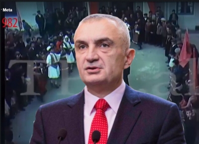 Presidenti Meta nxjerr videon e votimeve në komunizëm, mesazh shqiptarëve