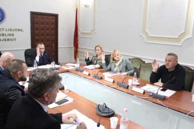 Bëhet 'telenovelë'/ Mazhoranca i drejtohet sërish 'Venecias'