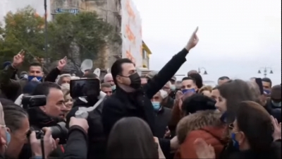 “Hallall për listën e Lezhës, fitoren e ke të sigurtë!”- Basha në Lezhë, qytetarët ia ‘shtrojnë’ rrugën me sheqer: Rama ik!