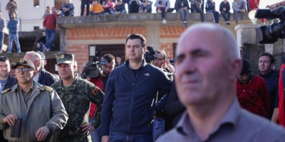 VIDEO-FOTO/ Basha mban premtimin, strehohet familja Jaku në Bubq