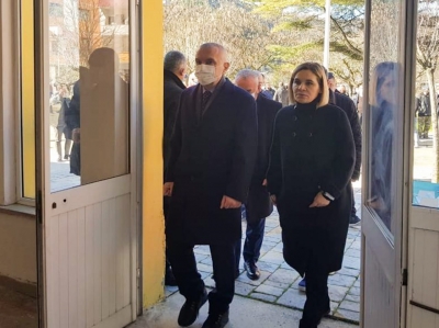 Përcillet sot në banesën e fundit mjeku Muharrem Nonaj, Meta me Kryemadhin në homazhe: Dhuronte përherë përkujdesje, dashuri, optimizëm dhe ngrohtësi