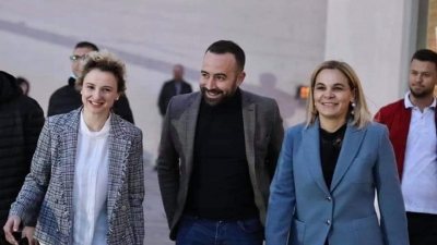 Elton Joka i përgjigjet Gjebres: Ti je socialiste e 2013 që do ikësh në 25 prill të 2021