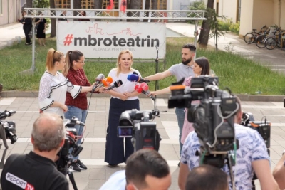 Kryemadhi paralajmëron nga Teatri: Qëndresa do të vazhdojë, SPAK të hapë sytë e të kapë sa më shpejt përgjegjësit!