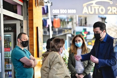“Rama përgjegjës për dështimet e Shqipërisë në 8 vitet e fundit” Basha me biznese e qytetarë në Tiranë: Me 25 prill shqiptarët do e çojnë në shtëpi